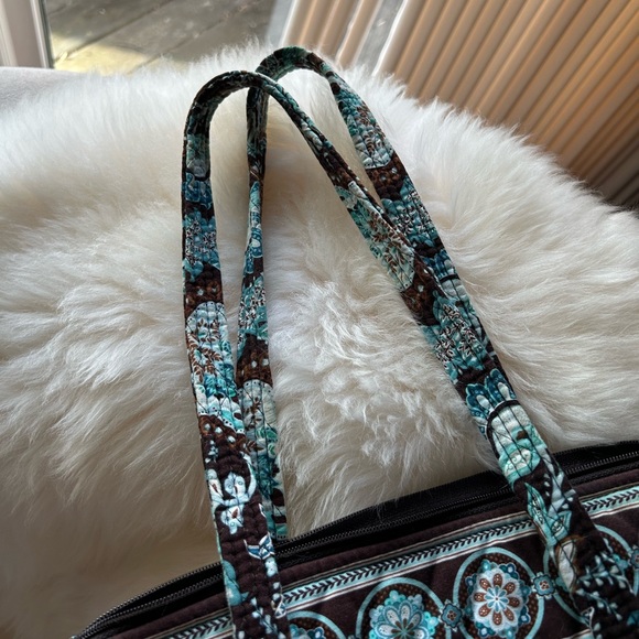 LIKE NEW Vera Bradley paisley blue and brown purse - Picture 5 of 5